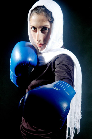 拳击比赛：伊朗选手获得冠军头衔